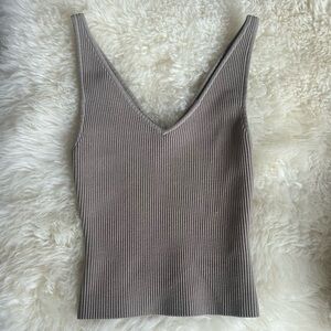 Babaton Sculpt Knit V-Neck Tank